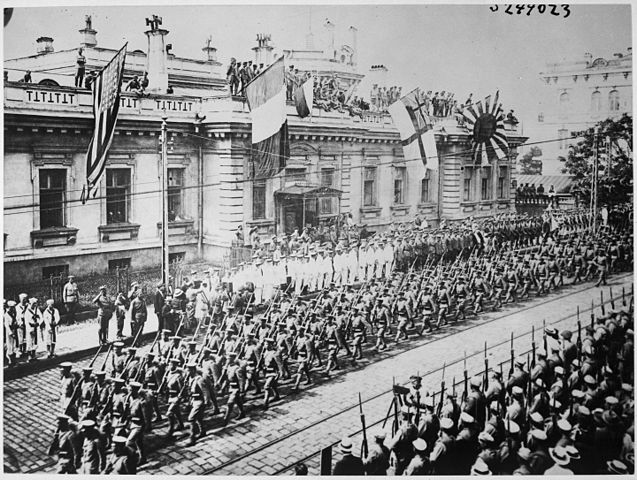 637px Wladiwostok Parade 1918
